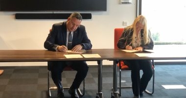 رئيس جامعة الإسكندرية يوقع درجات مزدوجة مع إيسيكس البريطانية فى عدة تخصصات