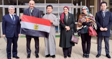 طلاب مدرسة مدينة تاما باليابان يستقبلون وزير التعليم بالنشيد الوطنى.. صور