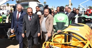 محافظ بورسعيد يشهد اصطفاف سيارات ومعدات النظافة استعدادا لرمضان