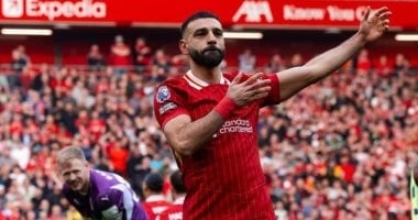 "موسم لا ينسى".. صحف إنجلترا تتغنى بـ محمد صلاح بعد جائزة رابطة الكتاب