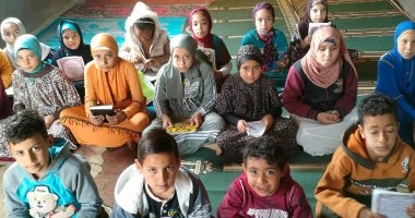 ثم أورثنا الكتاب الذين اصطفينا من عبادنا".. الكتاتيب منابر النور بقرى الفيوم.. كتاب قرية الروضة منارة لحفظ القرآن.. محفظ القرية: نجتهد ليحمل الأطفال لواء القرآن.. وننظم مسابقات لتحفيزهم على الاستمرارية.. صور