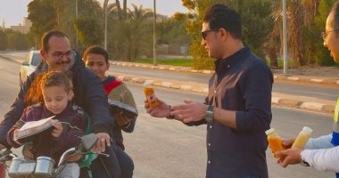 نائب محافظ سوهاج يشارك فى توزيع وجبات إفطار للصائمين بالمحافظة.. صور