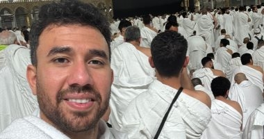 تريزيجيه يؤدى مناسك العمرة قبل الانضمام لمعسكر منتخب مصر