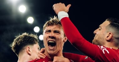 ليستر سيتي ضد مانشستر يونايتد .. هويلوند يتقدم للشياطين بهدف في الشوط الأول