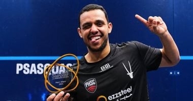 مصطفى عسل يعود للقاهرة فجر اليوم بعد التتويج ببطولة العالم للاسكواش