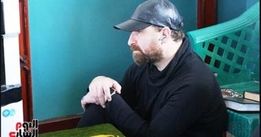 نضال الشافعي يشكر كل من قدم له واجب العزاء في وفاة زوجته