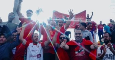 سطلانة وصلت أمريكا.. جمهور الأهلي بيغنى للفريق قبل مواجهة إنتر ميامي "فيديو"