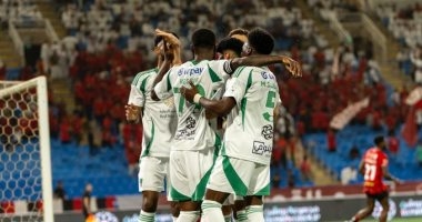 الأهلي يتخطى الرائد بثنائية فى الدوري السعودي (فيديو)