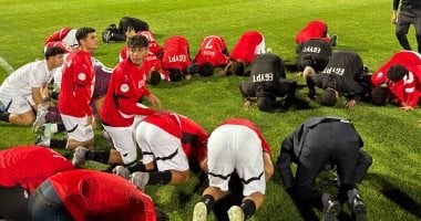 لاعبو منتخب مصر للناشئين يحتفلون بالتأهل لكأس العالم على أنغام "بشرة خير".. فيديو