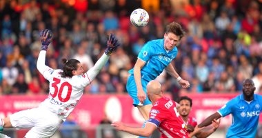 نابولي يواصل الضغط على الإنتر بفوز صعب أمام مونزا في الدوري الإيطالي
