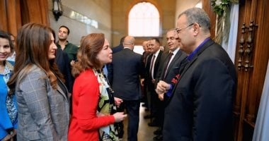 إلهام شاهين تشارك في احتفالات الطائفة الإنجيلية بعيد القيامة