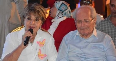 وصول جثمان نبيل سالم زوج سناء منصور مسجد الشرطة استعدادًا لتشييع الجنازة