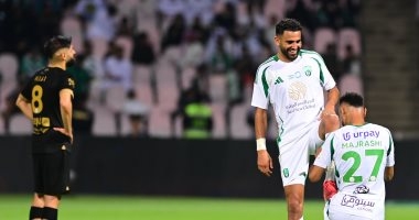رياض محرز يقود الأهلي لفوز صعب على الوحدة في الدوري السعودي.. فيديو