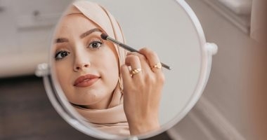 7 حيل لمكياج ثابت فى الحر.. حضرى بشرتك صح وما تنسيش بودرة التثبيت