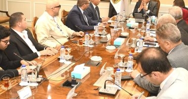 وزير الإسكان يلتقي مسئولي "منصة مصر العقارية" لاستعراض أوجه التعاون بالتحول الرقمي