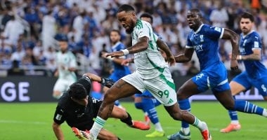 الهلال ضد الأهلى.. كبير جدة يتقدم على الزعيم 2-1 فى الشوط الأول "فيديو"