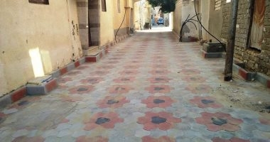 تواصل أعمال تطوير فى مدينة مرسى مطروح.. مد شبكات المرافق ورصف شوارع الأحياء السكنية.. استخدام بلاط الانترلوك فى رصف الأزقة والممرات بالمناطق الشعبية.. التطوير الحضارى للمدينة يتزامن مع تطوير الكورنيش.. صور