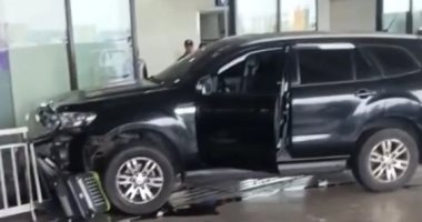 مصرع شخصين وإصابة آخرين بحادث اصطدام سيارة بمدخل مطار فى الفلبين
