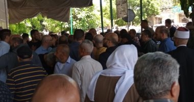 شاهد تشييع جثمان الفنان نعيم عيسى إلى مقابر المنارة بالإسكندرية