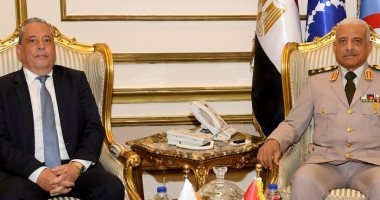 الفريق أول عبد المجيد صقر يلتقى وزير الدفاع القبرصى .. فيديو