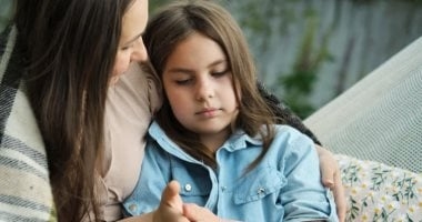 صاحبى بنتك.. إزاى تتعاملى معاها لما تقولك "أنا تخينة يا ماما"؟