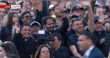 احتفالات بالفاتيكان بعد نجاح الكرادلة فى انتخاب بابا جديد.. فيديو