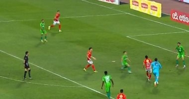 الشوط الأول.. الأهلي يتقدم على المصري بهدفين لهدف في الدوري