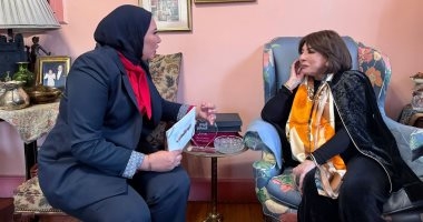 لبنى عبد العزيز: "ما حدش كان بيحبنى فى الوسط الفنى.. وكانوا بيتريقوا عليا"