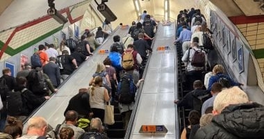فوضى في بريطانيا بسبب انقطاع الكهرباء وتوقف المترو والقطارات.. صور