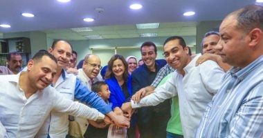 احتفالات فى اليوم السابع وصوت الأمة بفوز الشاذلى بعضوية مجلس نقابة الصحفيين