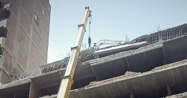 إزالة عقار مخالف من 7 أدوار بعين شمس وإحالة مسئولين بالحى للنيابة الإدارية