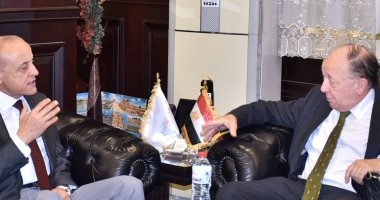 محافظ الأقصر يستقبل السفير الأرجنتينى لبحث تعزيز السياحة والتعاون بين البلدين.. صور