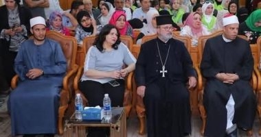 قبطية تشارك الفائزات بقرعة الحج فرحتهن بدمياط: هذه وحدتنا الوطنية.. فيديو