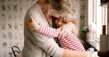 لو لسه خايف من الزلزال.. 4 نصائح تساعد طفلك على الشعور بالطمأنينة