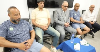 رئيس نادي البنك الأهلي يجتمع بالجهاز الفني واللاعبين قبل مواجهة الأهلي