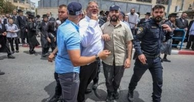 "صفعة وشلوت".. شاهد علقة وزير الأمن القومى الإسرائيلى وزوجته بشوارع القدس