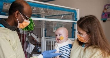 إنجاز علمى.. تعديل الحمض النووى لطفل بعد ولادته لإنقاذه من مرض وراثى