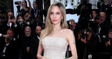 تفاصيل إطلالة أنجلينا جولي وإيما ستون بمهرجان كان السينمائى.. صور