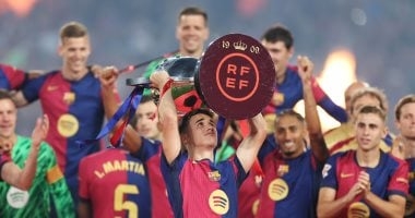 برشلونة يحتفل بلقب الدورى الإسبانى وسط جماهيره بعد الهزيمة أمام فياريال