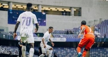 العين ضد عجمان.. إنذار وليد أزارو الأبرز في شوط سلبى بالدورى الإماراتى