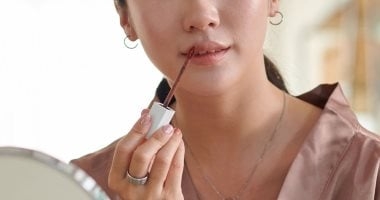 4 حاجات خلي بالك منها قبل ما تشتري روج جديد.. ممكن تبوظ مكياجك