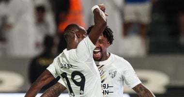 الاتحاد يحسم موقعة الشباب بثلاثية فى الدوري السعودي.. فيديو