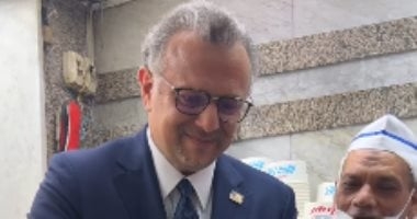 دقة وتقلية وبيزود "ورد".. وجبة كشرى لمستشار ترامب أثناء زيارته للقاهرة.. فيديو