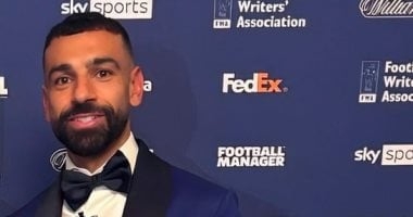 محمد صلاح يتسلم جائزة أفضل لاعب فى الدوري الإنجليزي من رابطة الكتاب (فيديو)