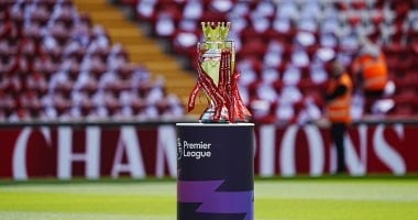 كأس الدوري الإنجليزي يصل ملعب آنفيلد قبل تتويج ليفربول ضد كريستال بالاس