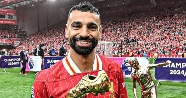محمد صلاح يواصل الاحتفال بثنائية الدوري الإنجليزي والحذاء الذهبي