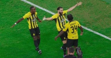 الاتحاد يهزم القادسية 3 - 1 ويتوج بكأس خادم الحرمين الشريفين.. فيديو