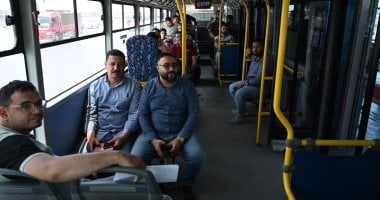 أول يوم مجانا.. الأتوبيس الترددي يبدأ العمل على الطريق الدائرى.. صور