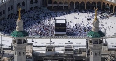 العالم هذا المساء.. مشاهد روحانية من الحرم المكي وأجواء روحانية لحجاج بيت الله الحرام.. ثوران بركان إتنا يثير الهلع بين السائحين في إيطاليا.. وأول متحف للكلاب فى فرنسا يفتح أبوابه للجمهور.. صور وفيديو