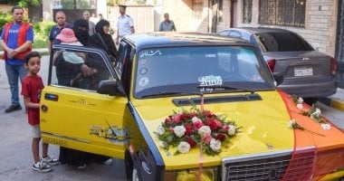 تاكسي جديد لسائق الإسكندرية المتضرر في العاصفة.. والمحافظ يطمئن على صحته